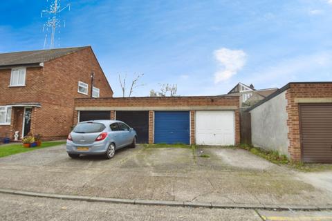 2 bedroom maisonette for sale, Esher Close, Bexley, DA5