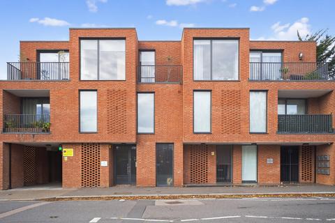 2 bedroom apartment for sale, Dersingham Road, London, NW2
