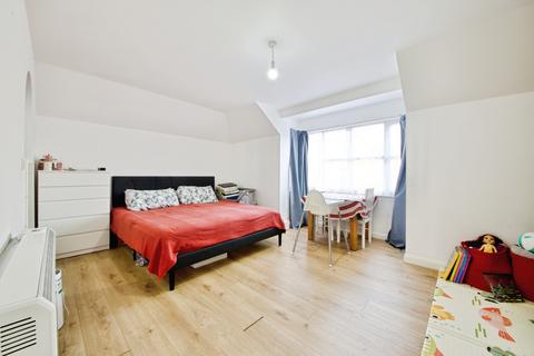 Studio for sale, Ruthin Close, London, NW9
