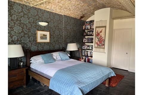 2 bedroom apartment for sale, East Smithfield, London, E1W