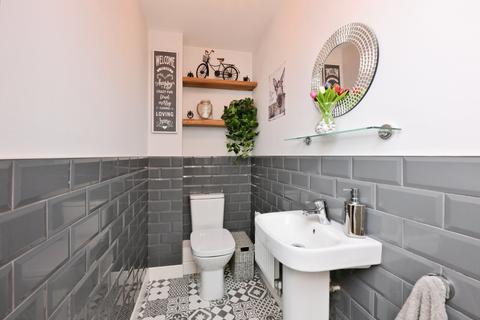 4 bedroom semi-detached house for sale, Aspen Way, Harlow, CM17
