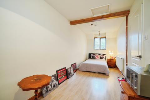 3 bedroom townhouse for sale, Cottesmore Close, Brizlincote Valley, DE15