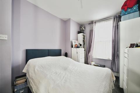 2 bedroom flat for sale, Harlesden Gardens, London, NW10