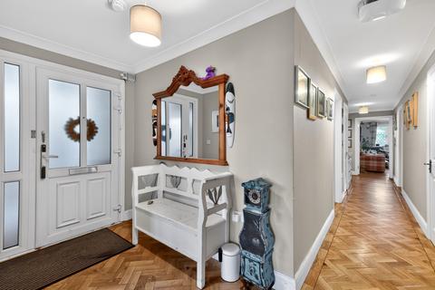 4 bedroom detached bungalow for sale, Clifton Road, Rochford, SS4