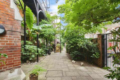 3 bedroom apartment for sale, Johnson Street, London, E1