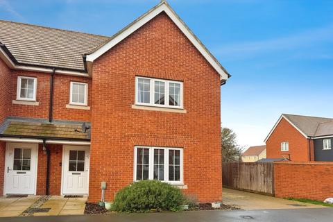 3 bedroom semi-detached house for sale, Foxglove Avenue, Chelmsford, CM1