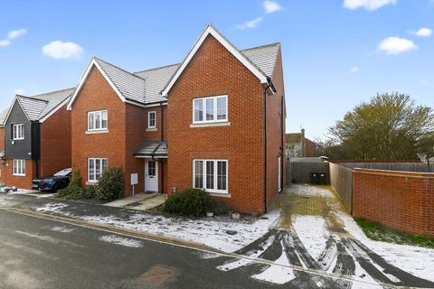 3 bedroom semi-detached house for sale, Foxglove Avenue, Chelmsford, CM1