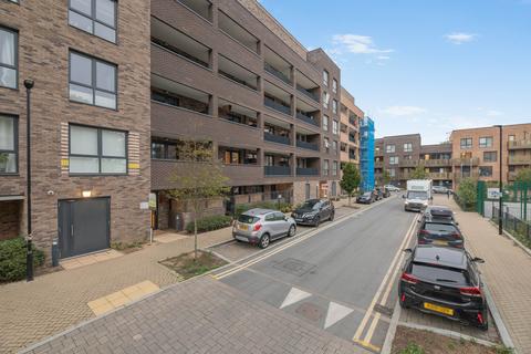 2 bedroom apartment for sale, Clarkson Crescent, London, E17
