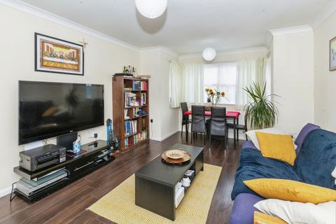 Sir Robert Mews, Slough, SL3