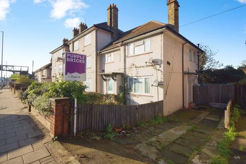2 bedroom flat for sale, North Circular Road, London, NW10