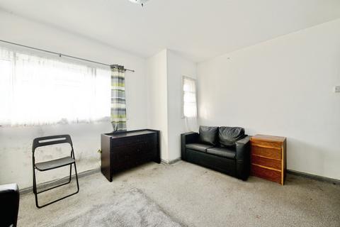 2 bedroom flat for sale, North Circular Road, London, NW10