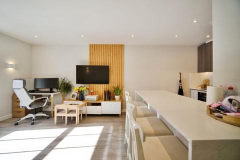 2 bedroom flat for sale, High Street, Barnet, EN5