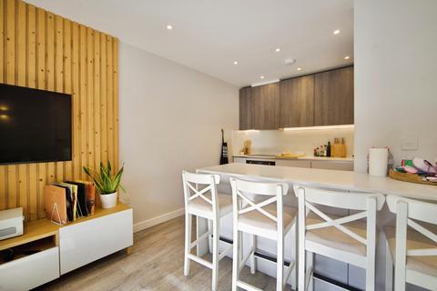2 bedroom flat for sale, High Street, Barnet, EN5
