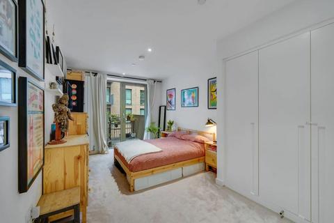2 bedroom apartment for sale, 4 Cunningham Avenue, London, E16