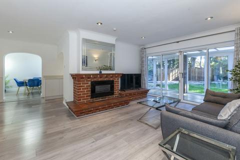 undefined, Queens Road, Datchet, SL3