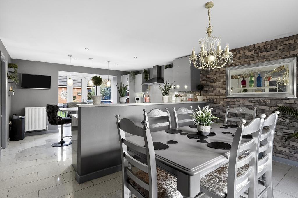 Kitchen/Dining Room