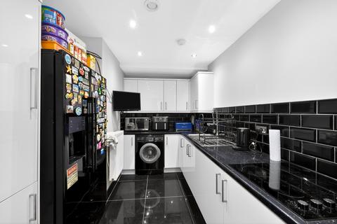 3 bedroom maisonette for sale, Dundas Road, London, SW9