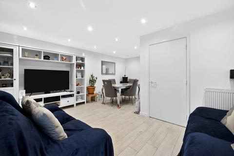 3 bedroom maisonette for sale, Dundas Road, London, SW9