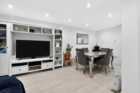 3 bedroom maisonette for sale, Dundas Road, London, SW9