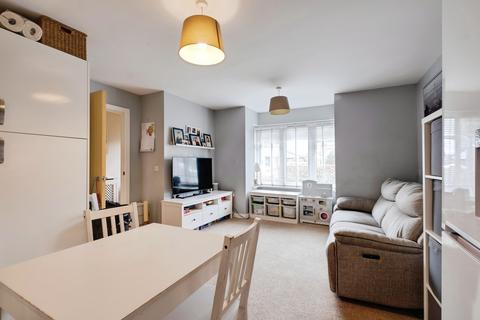 2 bedroom ground floor flat for sale, Queen Katherine Road, Lymington, SO41