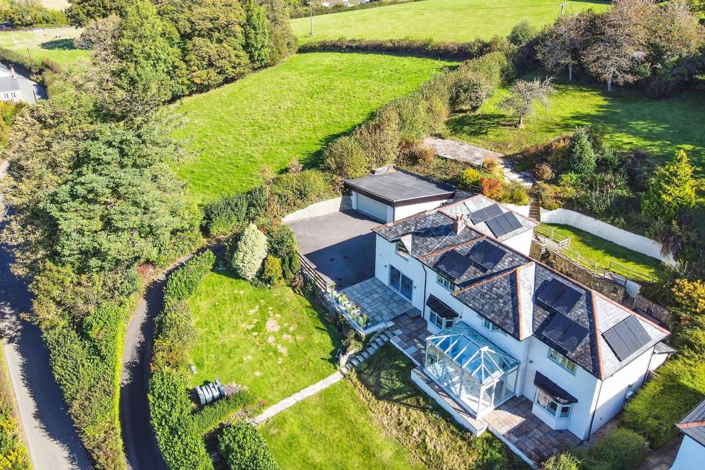 6 bedroom detached house for sale