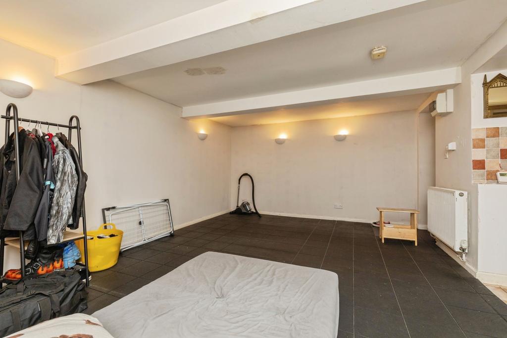 Apartment in Bristol - View 3