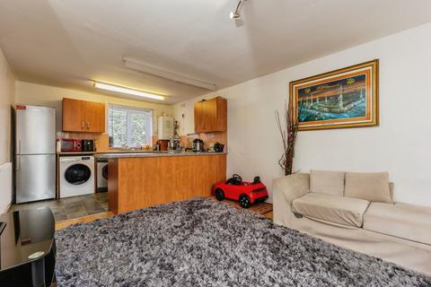 Whitecliff Close, Manchester, M14