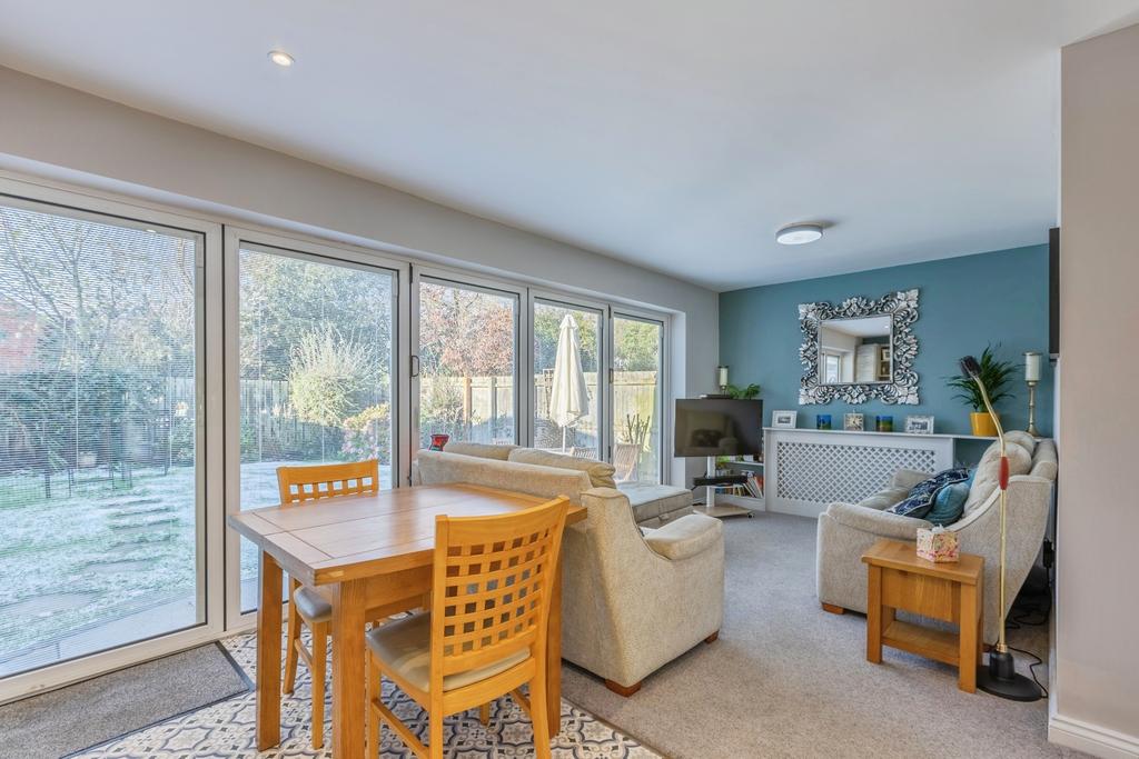 Lounge/Dining Room