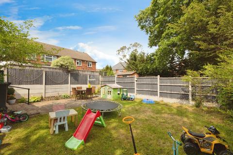 2 bedroom maisonette for sale, Shrublands Close, Chigwell, IG7