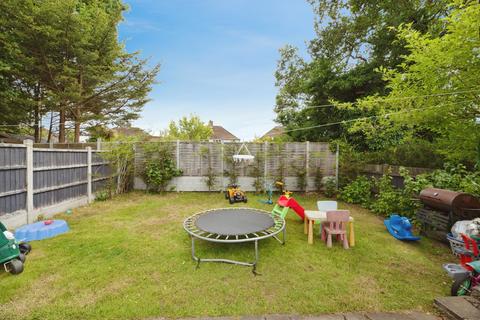 2 bedroom maisonette for sale, Shrublands Close, Chigwell, IG7