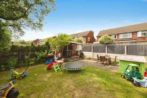 2 bedroom maisonette for sale, Shrublands Close, Chigwell, IG7