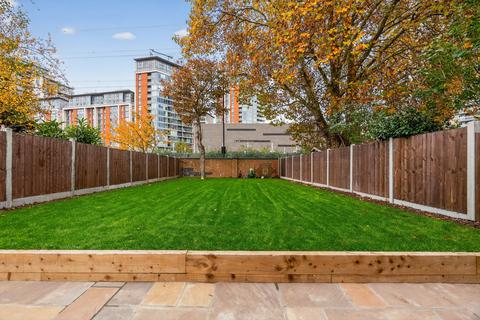 4 bedroom apartment for sale, Monk Drive, London, E16