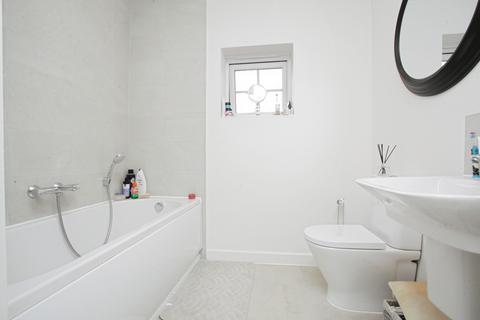 4 bedroom detached house for sale, Lapwing Drive, Hinckley, LE10
