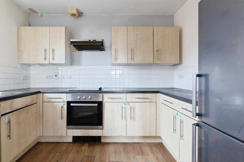 2 bedroom flat for sale, Royal Crescent, Ilford, IG2