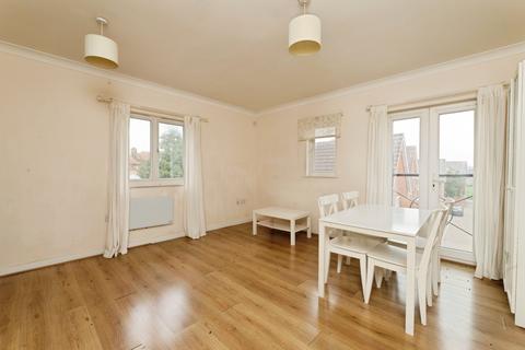 2 bedroom flat for sale, Royal Crescent, Ilford, IG2
