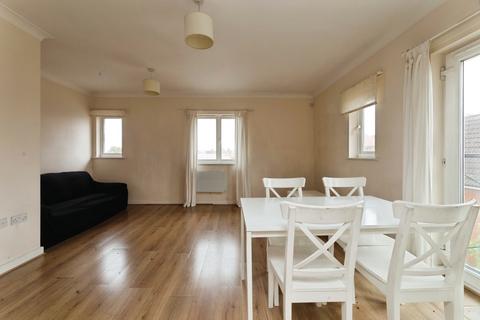 2 bedroom flat for sale, Royal Crescent, Ilford, IG2