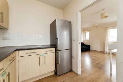2 bedroom flat for sale, Royal Crescent, Ilford, IG2