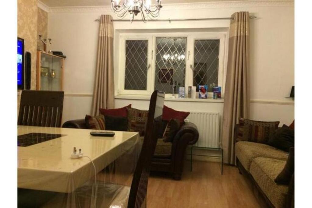 Lounge/Dining Room