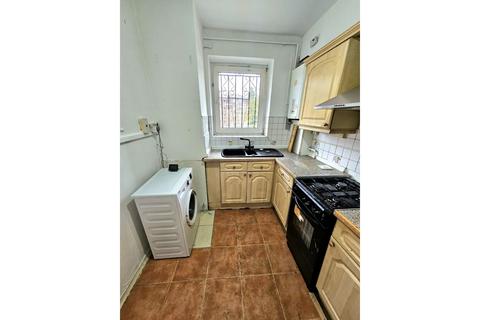2 bedroom maisonette for sale, Usk Street, London, E2