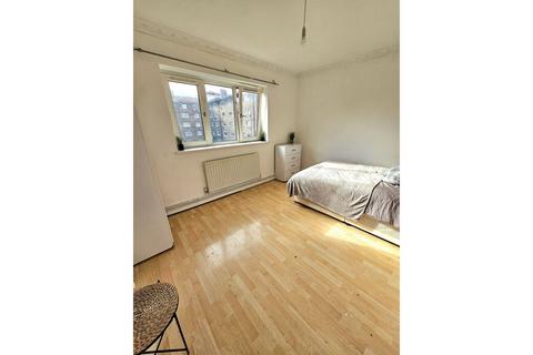 2 bedroom maisonette for sale, Usk Street, London, E2