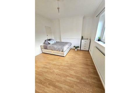 2 bedroom maisonette for sale, Usk Street, London, E2