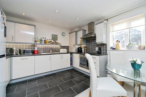 2 bedroom flat for sale, Lon Pedr, Llandudno, LL30