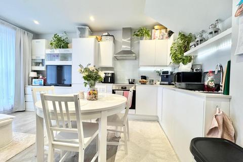 2 bedroom apartment to rent, 4 Hill Road, Sutton SM1