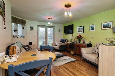 2 bedroom ground floor flat for sale, New Mossford Way, Ilford, IG6