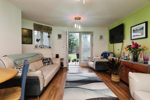 2 bedroom ground floor flat for sale, New Mossford Way, Ilford, IG6