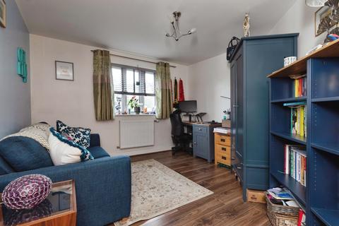 2 bedroom ground floor flat for sale, New Mossford Way, Ilford, IG6