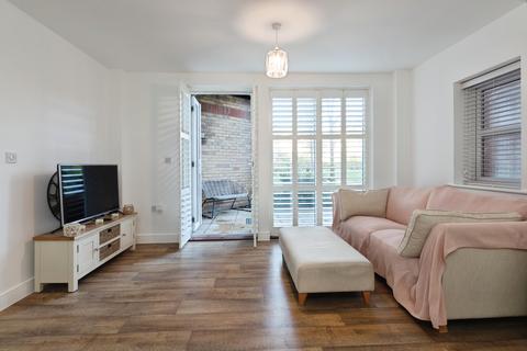1 bedroom ground floor flat for sale, Church Hill, Loughton, IG10