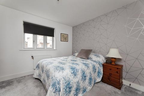 2 bedroom flat for sale, 14 Thomas Barnardo Way, Ilford, IG6