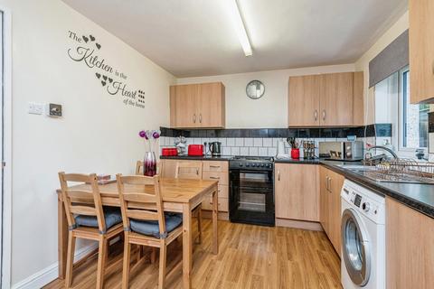 2 bedroom flat for sale, Rocheford Grove, Leeds, LS10