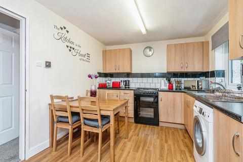 2 bedroom flat for sale, Rocheford Grove, Leeds, LS10